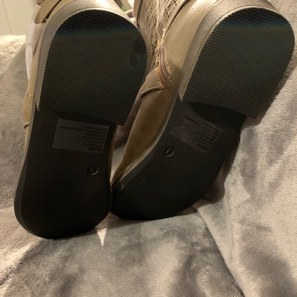 NWB-JustFab-Valera-LaserCut, Sweater Cuff,Dk Taupe Sz 7, Flat Boots - Picture 7 of 9